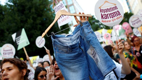 Женский марш в Стамбуле - Sputnik Արմենիա