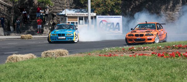 Дрифт шоу в центре Еревана - Sputnik Արմենիա