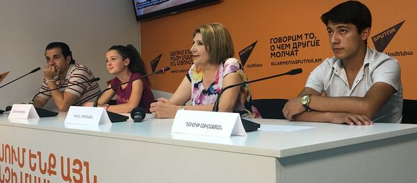 Сона Симонян, Астхик Мхитарян и Ованнес Айвазян - Sputnik Արմենիա