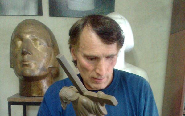 Շառլ Ազնավուրի արձանի քանդակագործ Սամվել Կարապետյան - Sputnik Արմենիա