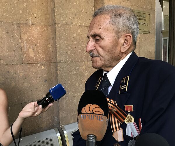 Основатель музея Железной дороги в Ереване Хорен Аветисян Основатель музея Железной дороги в Ереване Хорен Аветисян - Sputnik Армения