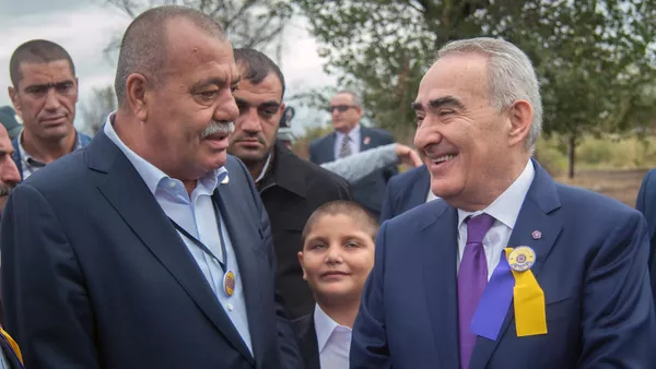 Генерал Манвел Григорян и бывший спикер парламента Армении Галуст Саакян. - Sputnik Армения