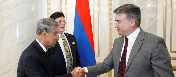 Карен Карапетян и Роберт Уйтфилд Карен Карапетян и Роберт Уйтфилд - Sputnik Արմենիա