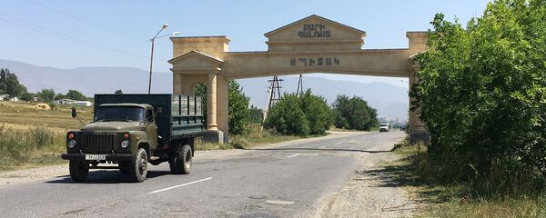 Вход в город Спитак - Sputnik Армения