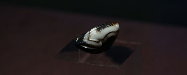 Экспонаты музея Мецамор: агатовая гирька в форме лягушки - Sputnik Армения