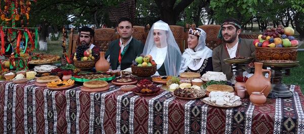 Традиционная армянская свадьба в музее-заповеднике «Звартноц» привлекла и туристов - Sputnik Արմենիա