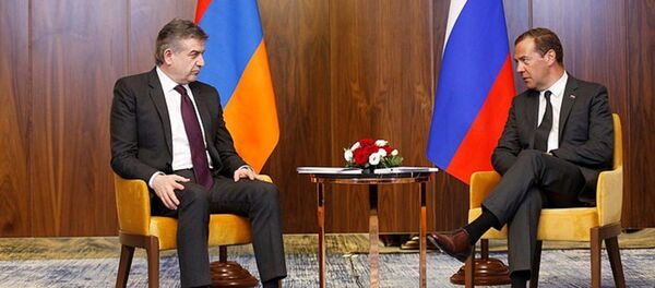 Карен Карапетян и Дмитрий Медведев обсудили вопросы повестки дня армяно-российского сотрудничества Карен Карапетян и Дмитрий Медведев обсудили вопросы повестки дня армяно-российского сотрудничества - Sputnik Արմենիա