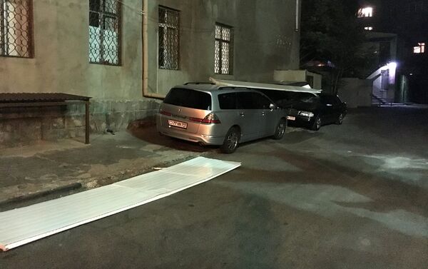 Երևանում քամին ավտոմեքենաներ է ջարդել - Sputnik Արմենիա