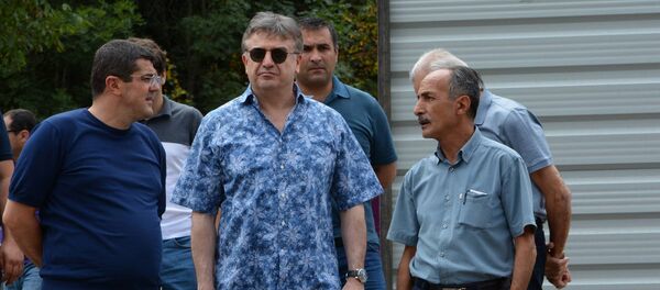 Премьер министры Арцаха и Армении Араик Арутюнян и Карен Карапетян посетли строящийся в Карвачаре завод воды - Sputnik Արմենիա