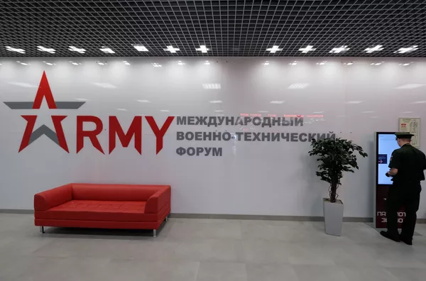 В Конгрессно-выставочном центре Патриот во время подготовки к открытию Международного военно-технического форума Армия-2017 В Конгрессно-выставочном центре Патриот во время подготовки к открытию Международного военно-технического форума Армия-2017 - Sputnik Армения