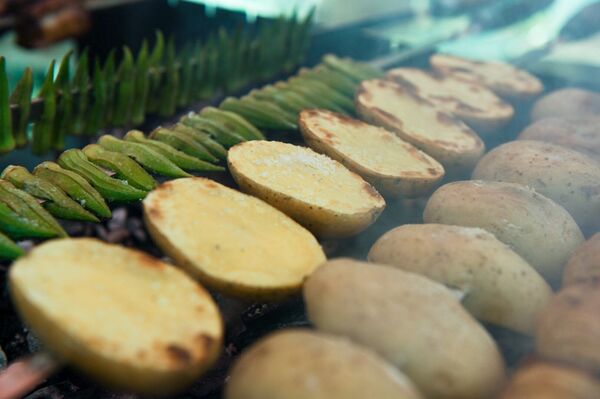 Спросите у любого армянина, он вам скажет: Арсен Асликян о секрете настоящего шашлыка - Sputnik Армения