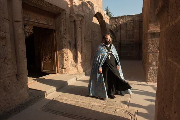 Иерей Врданес Багарян. Одзунский монастырь, Армения Иерей Врданес Багарян. Одзунский монастырь, Армения - Sputnik Արմենիա