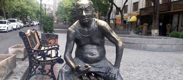 Памятник, игре в нарды в Ереване Памятник, игре в нарды в Ереване - Sputnik Армения