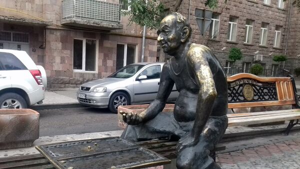 Памятник, игре в нарды в Ереване - Sputnik Արմենիա