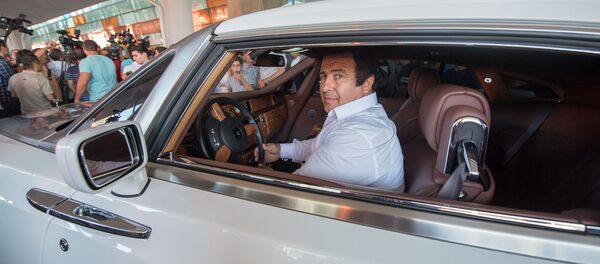 Гагик Царукян за рулем своего Роллс Ройса - Sputnik Արմենիա