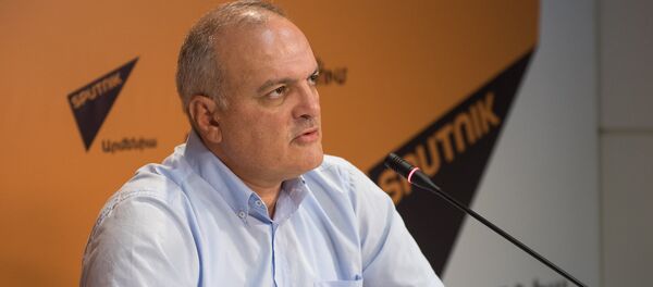 Видеомост по итогам встречи президентов Армении и России. Виген Акопян Видеомост по итогам встречи президентов Армении и России. Виген Акопян - Sputnik Արմենիա