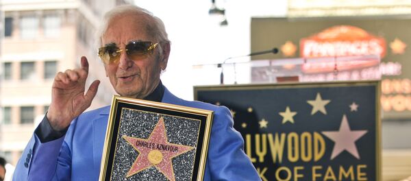 Французский композитор, поэт, певец и актер армянского происхождения Шарль Азнавур - Sputnik Армения