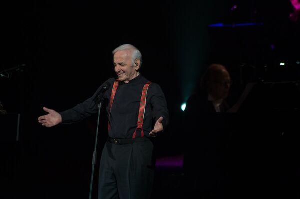 Почему семья Азнавура так и не вернулась в Армению - архивные данные - Sputnik Армения