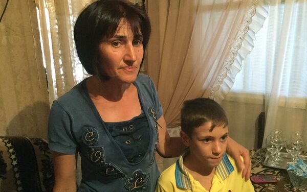 Жанна Караптян с сыном Мишей - Sputnik Армения