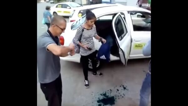 Таксист измазал зеленкой пассажиров в Хабаровске - Sputnik Армения