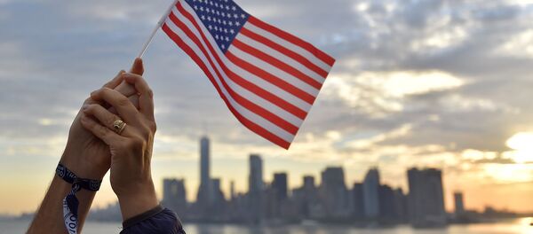 Флаг США на фоне города Флаг США на фоне города - Sputnik Армения