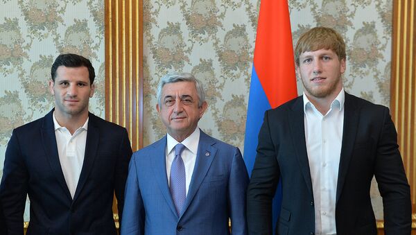 Президент Армении Серж Саргсян принял чемпиона мира Артура Алексаняна и Максима Манукяна - Sputnik Արմենիա