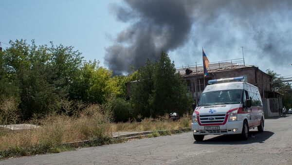 Пожар на заводе Наирит. Машина скорой помощи - Sputnik Արմենիա