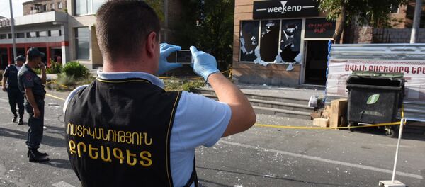 Полиция обезвредила мужчину, который более часа удерживал заложницу в бильярдной - Sputnik Армения