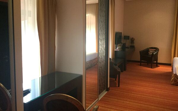 Комната в гостинице, где во время своего визита в Гюмри остановилась Ким Кардашьян - Sputnik Армения