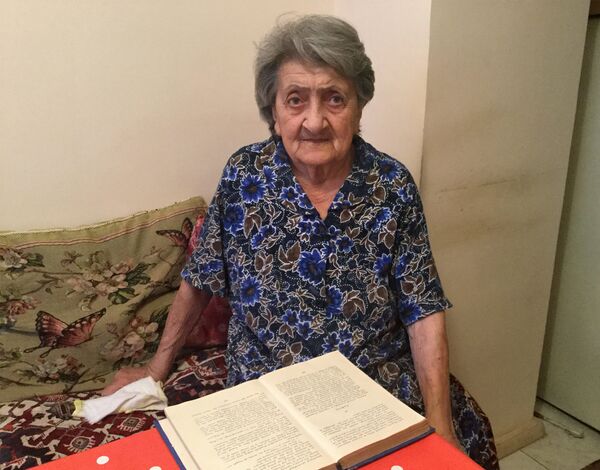 Дочь генерала милиции Степана Петросяна Фелик Петросян Дочь генерала милиции Степана Петросяна Фелик Петросян - Sputnik Армения