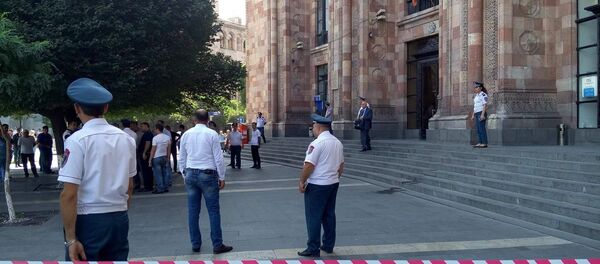 В Ереване эвакуировали людей из здания Минтранса – из-за сигнала о бомбе - Sputnik Армения