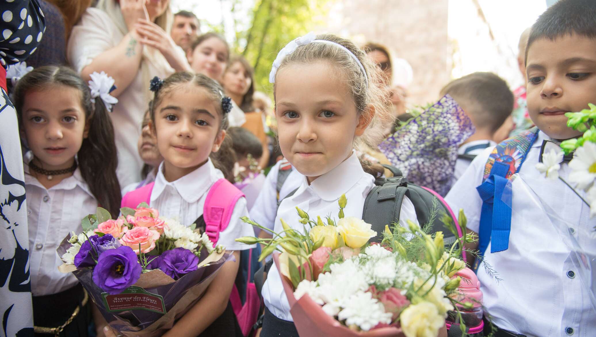 Армяне регистрация. Дети в школе Армении. Ереван школа 164. Школа 54 Ереван.