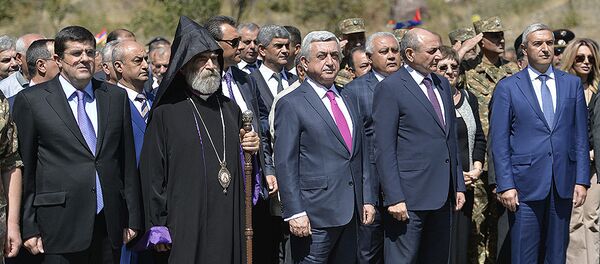 Президент Армении Серж Саргсян на открытии дороги в Карабах Президент Армении Серж Саргсян на открытии дороги в Карабах - Sputnik Армения