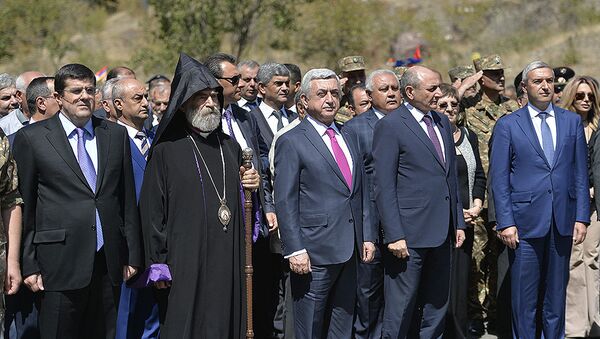 Президент Армении Серж Саргсян на открытии дороги в Карабах - Sputnik Армения