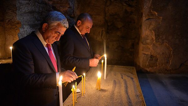 Серж Саргсян и Бако Саакян зажгли свечу в Дадиванке  - Sputnik Արմենիա