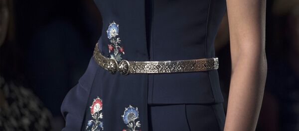 Показ Мод. Серебряный пояс Показ Мод. Серебряный пояс - Sputnik Армения