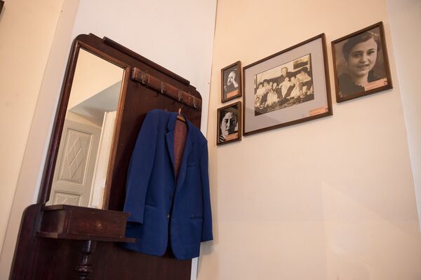 Почему на могиле Ованнеса Шираза нет надгробного камня, или Три интересные истории о поэте Почему на могиле Ованнеса Шираза нет надгробного камня, или Три интересные истории о поэте - Sputnik Армения