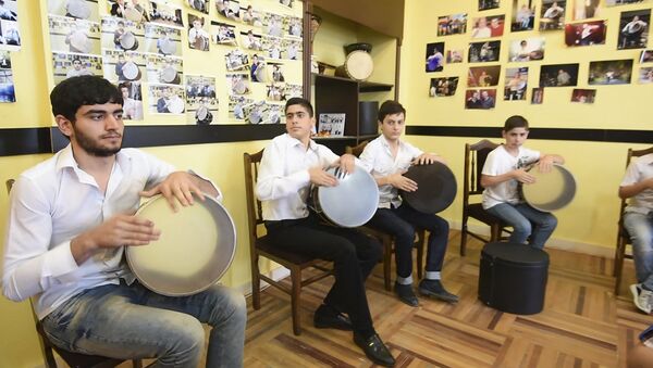 Самобытное исполнение юных мастеров доола - Sputnik Армения