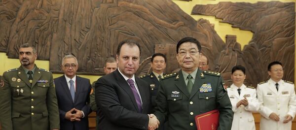 Виген Саркисян и Чань Ваньюань Виген Саркисян и Чань Ваньюань - Sputnik Армения