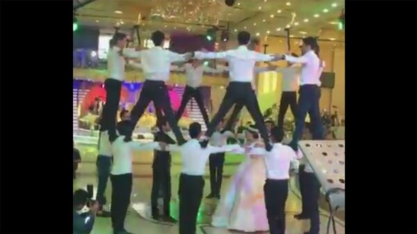 Армянский национальный танец Берд на свадьбе   - Sputnik Армения