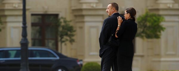 Президент Азербайджана Ильхам Алиев с супругой Мехрибан - Sputnik Армения