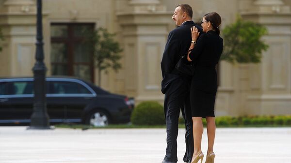 Президент Азербайджана Ильхам Алиев с супругой Мехрибан - Sputnik Արմենիա