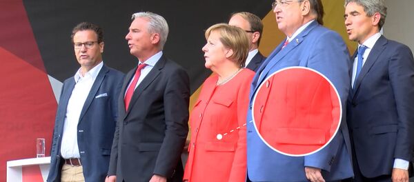 СПУТНИК_Ангелу Меркель атаковали помидорами - Sputnik Армения