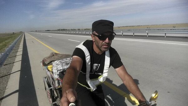 велотурист Артур Оганян - Sputnik Армения