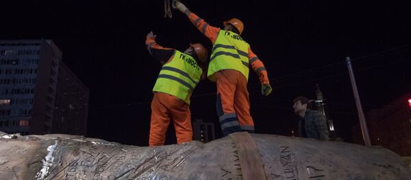 Рабочие на Садовом кольце в Москве - Sputnik Армения