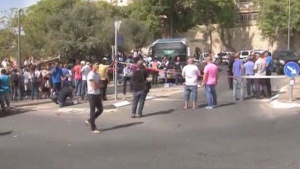 Спутник_Вооруженные палестинцы напали на автобус в Иерусалиме. Кадры с места ЧП - Sputnik Արմենիա