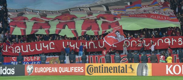 Болельщики сборной Армении по футболу - Sputnik Армения
