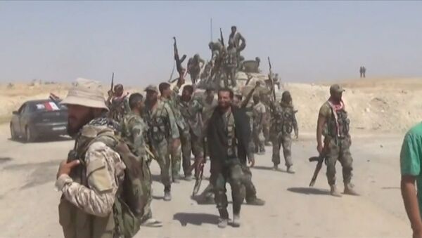 Сирийская армия вошла в ещё частично осажденный сирийский город Дейр-эз-Зор с юго-западного направления - Sputnik Армения