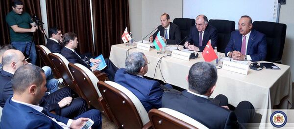 Главы МИД Грузии, Азербайджана и Турции Михаил Джанелидзе, Эльмар Мамедъяров и Мевлют Чавушоглу Главы МИД Грузии, Азербайджана и Турции Михаил Джанелидзе, Эльмар Мамедъяров и Мевлют Чавушоглу - Sputnik Армения