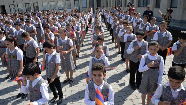 Школьники  «Общеобразовательной школы Эрнекян» - Sputnik Армения